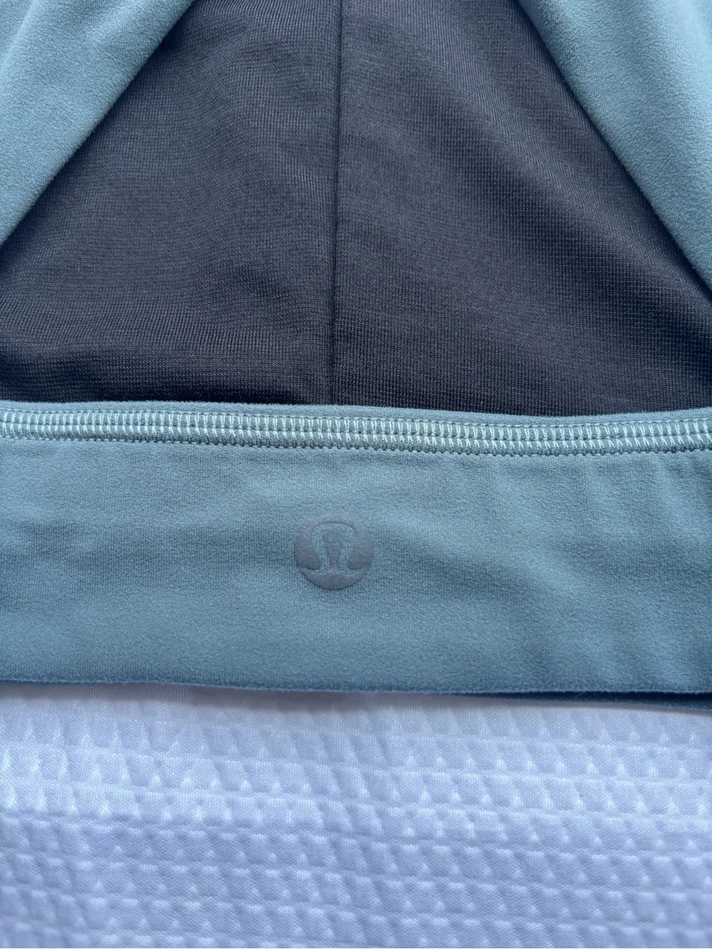lululemon Lab Nulu Cross back  V-Neck yoga/ Sports Bra